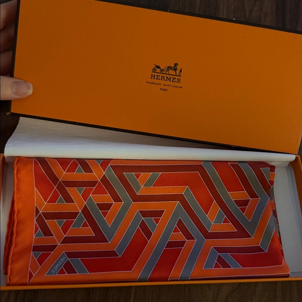 HERMES NEW IN THE BOX Geometric Red, orange and Gray Scarf! Nwot